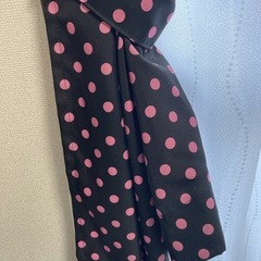 美品！黒×ピンクのドット柄カーテン2枚組みセットの画像