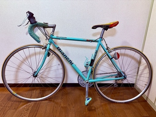 ロードバイク　Bianchi ビアンキ　フレーム:GOLD RACE special　サドル:Selle ITALIA マルコ・パンタ