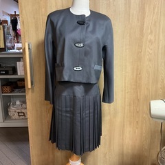 (128)レディーススーツ
