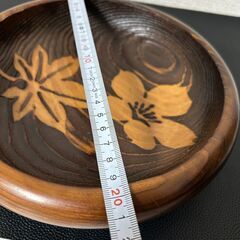 銘々皿　直径20㎝　縁起物　天然木製　手彫り　【j244】の画像