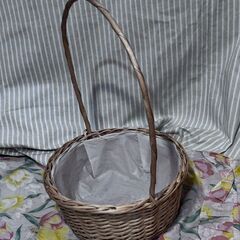 なんといってもお花は本物に限る。防水取っ手付きかご①（やっぱり安心する籐シリーズ)中古 絶賛断捨離中の画像