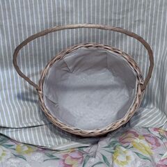 なんといってもお花は本物に限る。防水取っ手付きかご①（やっぱり安心する籐シリーズ)中古 絶賛断捨離中の画像