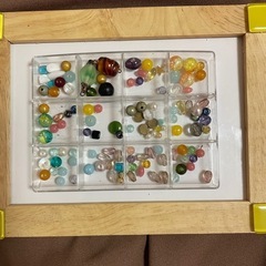 レジン封入パーツとビーズ100個セットの画像