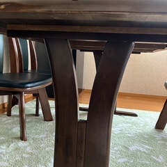 ダイニングテーブルの画像