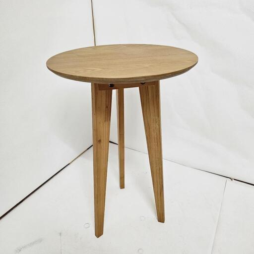 サイドテーブル　木製　高さ約60cm