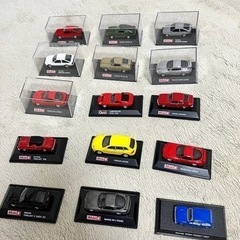ミニカー7台ケース付き、8台ケースなし