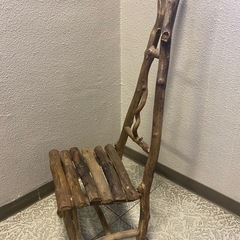 椅子のオブジェの画像
