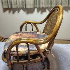 籐の座椅子の画像