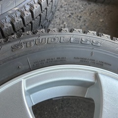 中古スタッドレス　アルミ付きの画像