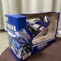 YAMAHA Factory Racingの1/10スケールモデルの画像
