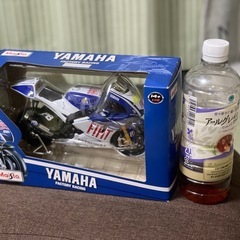 YAMAHA Factory Racingの1/10スケールモデルの画像