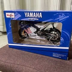 YAMAHA Factory Racingの1/10スケールモデルの画像
