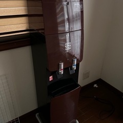 ウォーターサーバーと水2本