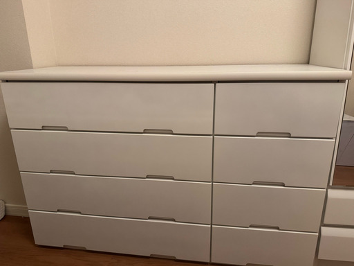 ほぼ新品のキャビネット（白）