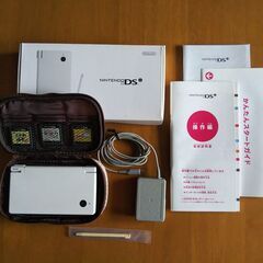 任天堂 DSi + ゲームソフト4点 ＋ソフトケースの画像