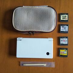 任天堂 DSi + ゲームソフト4点 ＋ソフトケースの画像