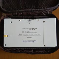 任天堂 DSi + ゲームソフト4点 ＋ソフトケースの画像
