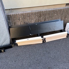 ダブルベッドフレーム、マットレスの画像