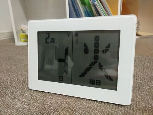 アデッソ メガ曜日電波日めくりカレンダー（認知症対策としても使える）