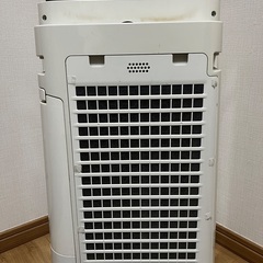SHARP製加湿空気清浄機（型番：KC-H50-W）2018年製【使用感問題なし】※電子タバコ使用
の画像