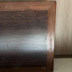 木製のフロアテーブルの画像