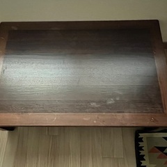 木製のフロアテーブルの画像
