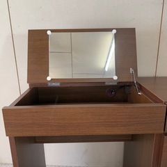 【215】モダンデザイン　ブラウン ドレッサー・鏡台 ミラー付き 引き出し付きの画像