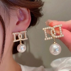 *《パール》*イニシャルD＊パールスタッドピアスの画像
