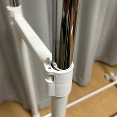 2段式のホワイト布団干しの画像
