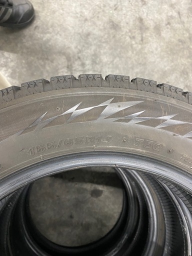 BRIDGESTONE BLIZZAK VRX2 14インチ スタッドレスタイヤ