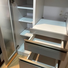 食器棚の画像