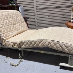 電動式折りたたみベッド、幅83cm Usedの画像