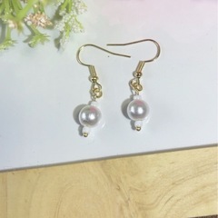 パール×ゴールドのフックピアス『おまけ付き』の画像