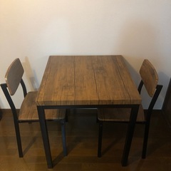 ダイニングテーブル　700×700 イス2脚の画像