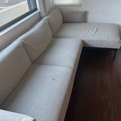 IKEA4人掛けソファ寝椅子付きの画像