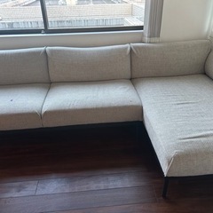 IKEA4人掛けソファ寝椅子付きの画像