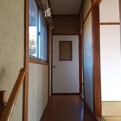 大型冷蔵庫付きだから、市街地から車３５分の戸建にて楽々生活できます - 不動産
