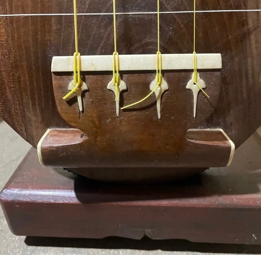 薩摩琵琶　四弦四柱　台付き黄楊木撥付き　琵琶ケース付き　4点セットヴィンテージ 薩摩琵琶 四弦四柱 台付き黄楊木撥付き 琵琶ケース付き 4点セット