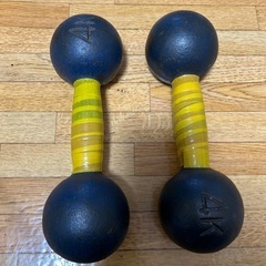 ダンベル4キロ　2つ