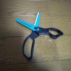 ギザギザに切れるハサミ
