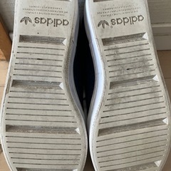 adidas インヒールスニーカー 23.5の画像