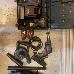 BOSCH電動工具4点、バッテリー3個、インパクトドライバー、水...