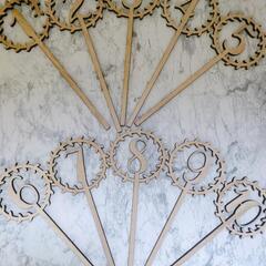 GLSTOY 20個 木製シートサイン 結婚披露宴スタンド 素朴な木製の数字の画像