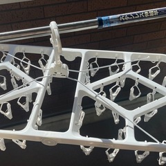 物干し竿とピンチハンガーの画像