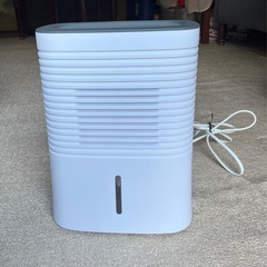 【決まりました】コンパクト除湿機ホワイト　美品