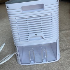 【決まりました】コンパクト除湿機ホワイト　美品の画像