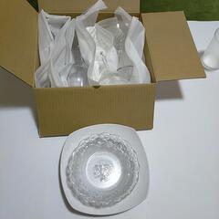 まとめ売り　オシャレグラス2種　ガラスの皿　スクエア型の洋食器