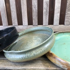 used 大きめ平たい植木鉢 花器 趣ある 焼き物 陶器 エメラルドグリーン 黄土 ブルー 黒 3個セットの画像