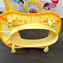 お値下げしました♪アンパンマン 2way補助便座　リッチェル便座スタンド　便座シート5セット付きの画像