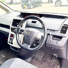 全国自社ローン＃ＭＹＮＥＯオートローン　トヨタ ヴォクシー2.0 ZS 4WD　函館店舗　自社ローン　リース　自己破産　債務整理　自己破産　他社お断りの方の画像